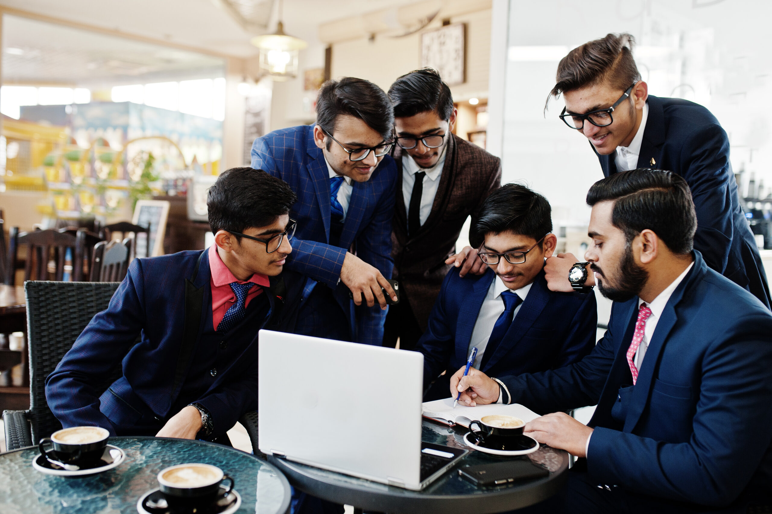 Step Into the World of Leadership – Management Admissions in India with Study Global Solutions